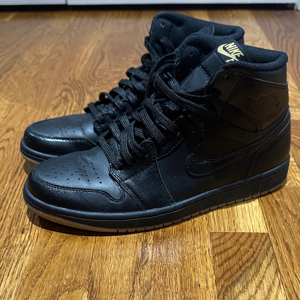 Nike Air Jordan 1 Retro High OG "Black Gum"